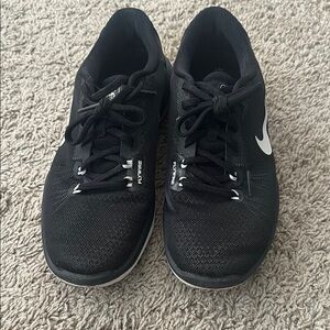 Nike Women’s Black Training Shoes 8